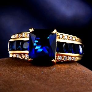 Vintage Inlaid Cubic Zirconia Ring